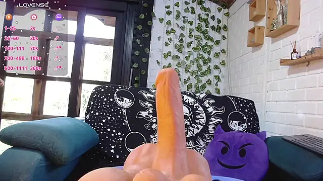 LiraSonnett online show from October 2025 09:36:02 PM