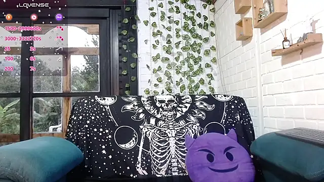 LiraSonnett online show from October 2025 09:14:02 PM