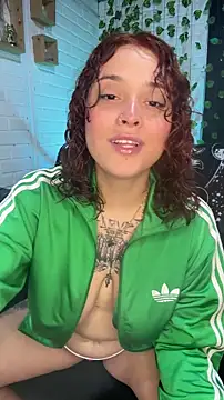 LiraSonnett online show from December 2025 09:09:02 PM