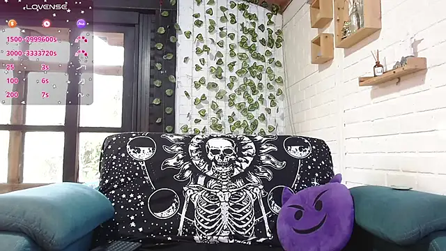 LiraSonnett online show from November 2025 09:15:01 PM