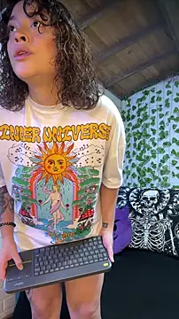 LiraSonnett online show from November 2025 09:15:01 PM