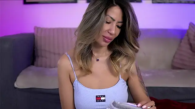 Snapshot of SophiaPotts chatting on March 2026 08:19:01 AM SophiaPotts online show from March 2026 08:19:01 AM