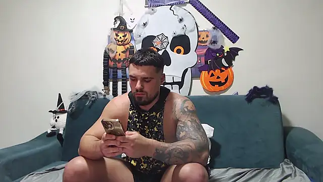 Snapshot of Tiberius_hunk chatting on November 2025 07:29:02 PM Tiberius hunk online show from November 2025 07:29:02 PM