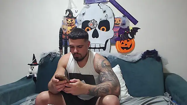 Snapshot of Tiberius_hunk chatting on November 2025 07:07:01 PM Tiberius hunk online show from November 2025 07:07:01 PM