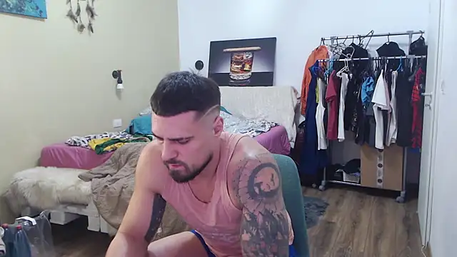 Tiberius hunk online show from February 2026 04:40:02 PM