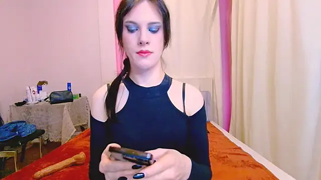 Nicole Redfields online show from November 2025 07:24:01 AM