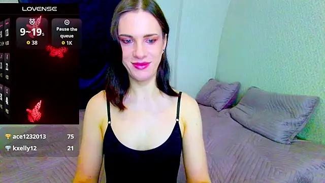 Nicole Redfields online show from April 2026 05:58:02 AM