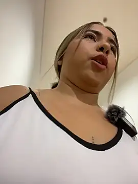 lunaxxx 69 online show from October 2025 01:06:02 AM