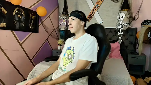 Snapshot of Andrew_Wolff chatting on October 2025 03:38:01 AM Andrew Wolff online show from October 2025 03:38:01 AM