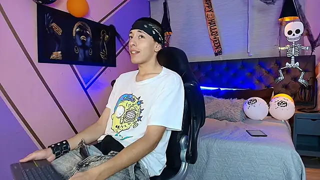 Snapshot of Andrew_Wolff chatting on October 2025 03:25:02 AM Andrew Wolff online show from October 2025 03:25:02 AM