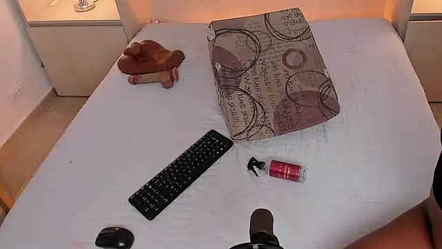 BeverlySteel online show from November 2025 12:42:02 PM