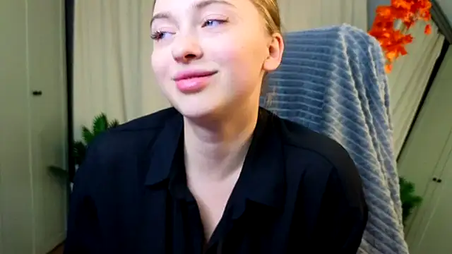 christie luv online show from November 2025 02:28:01 PM