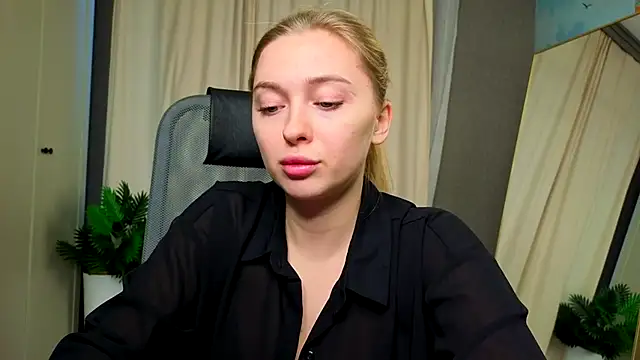 christie luv online show from December 2025 01:10:02 PM