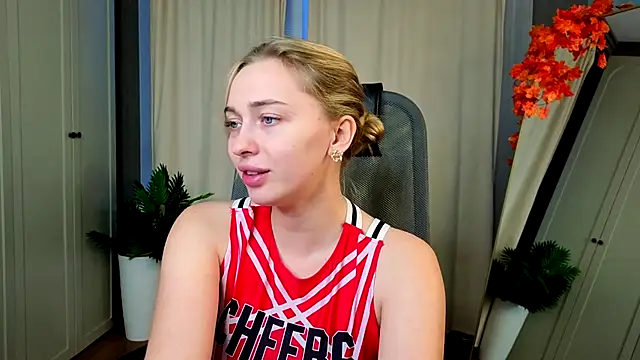 christie luv online show from November 2025 01:43:01 PM