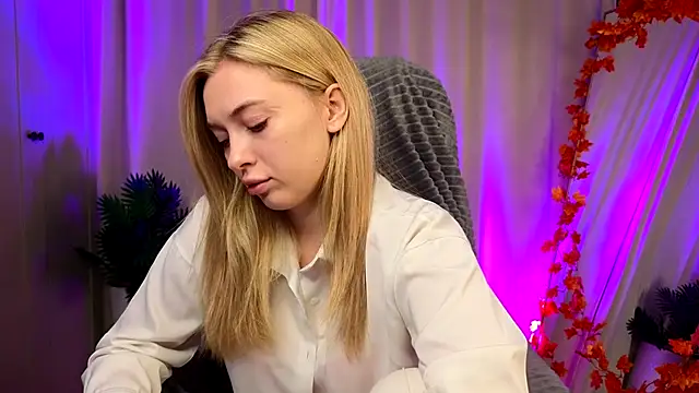 christie luv online show from November 2025 02:21:01 PM