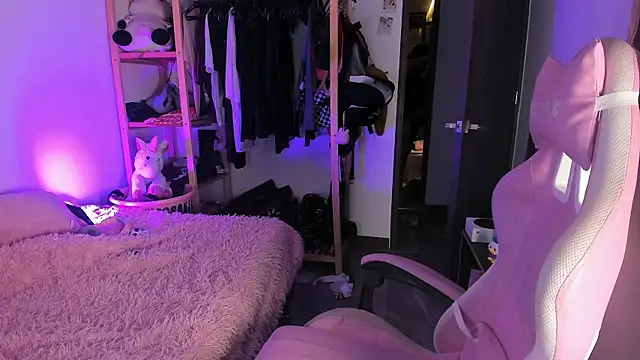Loona s online show from April 2026 01:31:02 AM