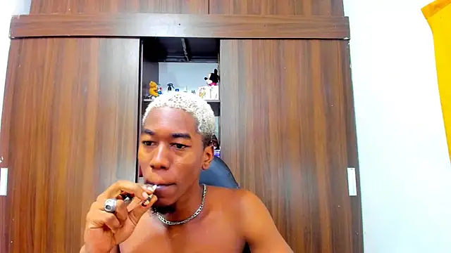 Snapshot of Dreamastercum_ chatting on October 2025 01:12:02 PM Dreamastercum online show from October 2025 01:12:02 PM