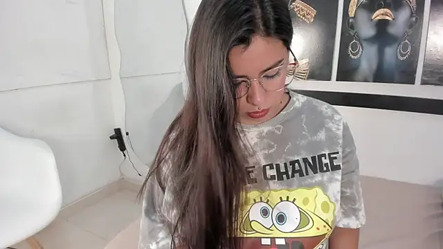 Snapshot of emilyy_cooperr chatting on October 2025 12:08:01 PM emilyy cooperr online show from October 2025 12:08:01 PM