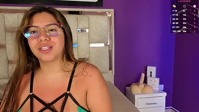 Snapshot of emilyy_cooperr chatting on May 2026 12:15:02 PM emilyy cooperr online show from May 2026 12:15:02 PM