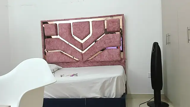 Snapshot of emilyy_cooperr chatting on March 2025 03:04:01 AM emilyy cooperr online show from March 2025 03:04:01 AM