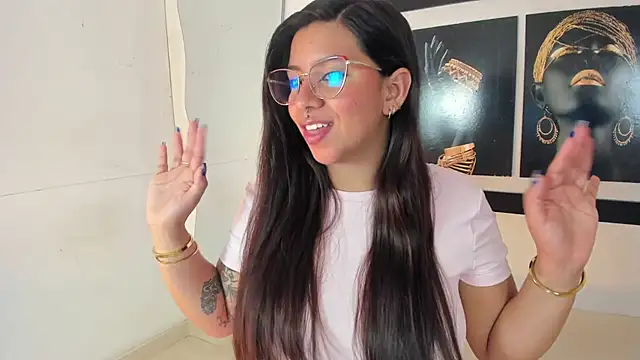 Snapshot of emilyy_cooperr chatting on December 2025 12:15:01 PM emilyy cooperr online show from December 2025 12:15:01 PM