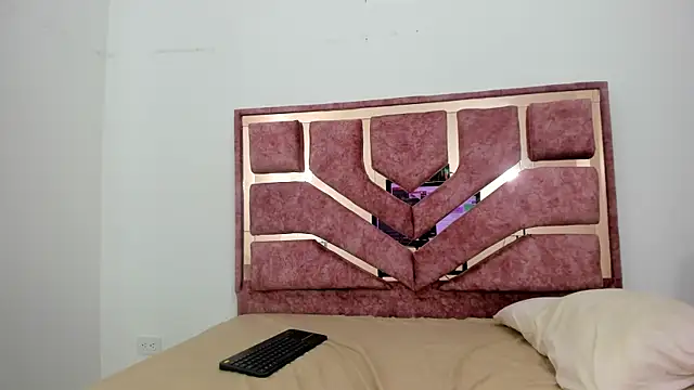 Snapshot of emilyy_cooperr chatting on March 2025 06:19:01 AM emilyy cooperr online show from March 2025 06:19:01 AM