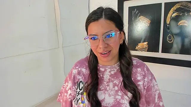 Snapshot of emilyy_cooperr chatting on December 2025 12:04:02 PM emilyy cooperr online show from December 2025 12:04:02 PM