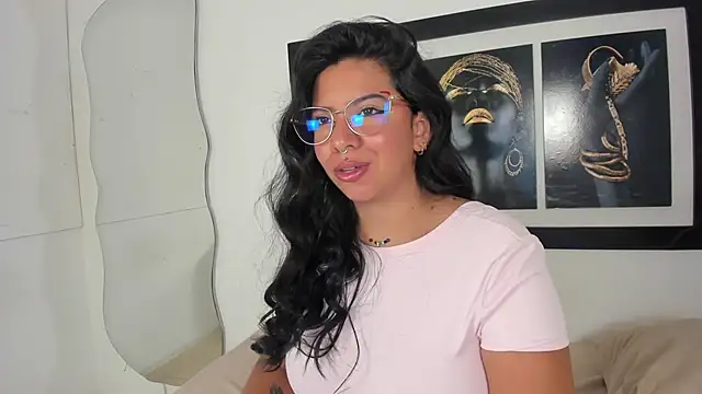 Snapshot of emilyy_cooperr chatting on December 2025 12:11:01 PM emilyy cooperr online show from December 2025 12:11:01 PM