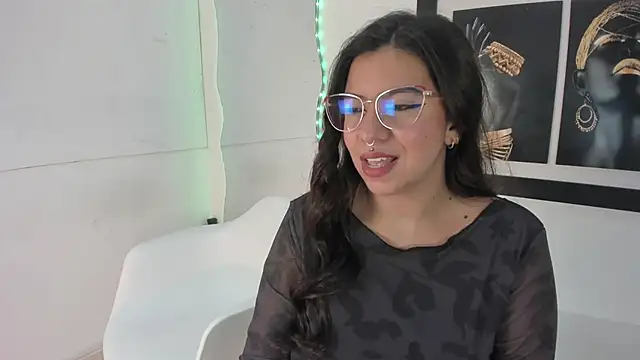 Snapshot of emilyy_cooperr chatting on September 2025 12:11:02 PM emilyy cooperr online show from September 2025 12:11:02 PM