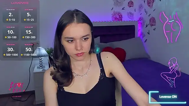 Snapshot of EmelyMason chatting on May 2026 07:01:02 AM EmelyMason online show from May 2026 07:01:02 AM