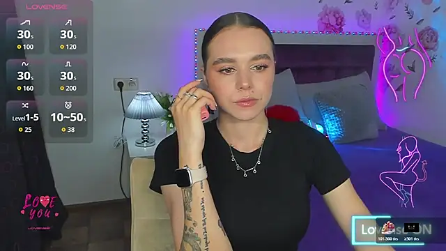 Snapshot of EmelyMason chatting on May 2026 04:53:02 AM EmelyMason online show from May 2026 04:53:02 AM