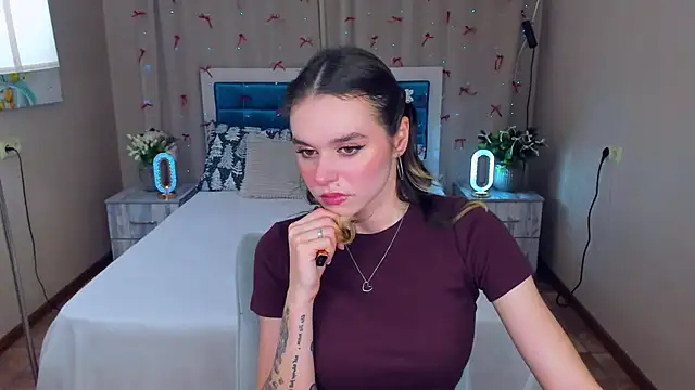 Snapshot of EmelyMason chatting on December 2025 09:15:01 AM EmelyMason online show from December 2025 09:15:01 AM