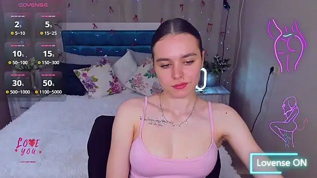 Snapshot of EmelyMason chatting on May 2026 06:31:02 AM EmelyMason online show from May 2026 06:31:02 AM