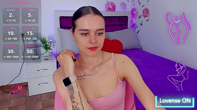 Snapshot of EmelyMason chatting on May 2026 05:22:01 AM EmelyMason online show from May 2026 05:22:01 AM