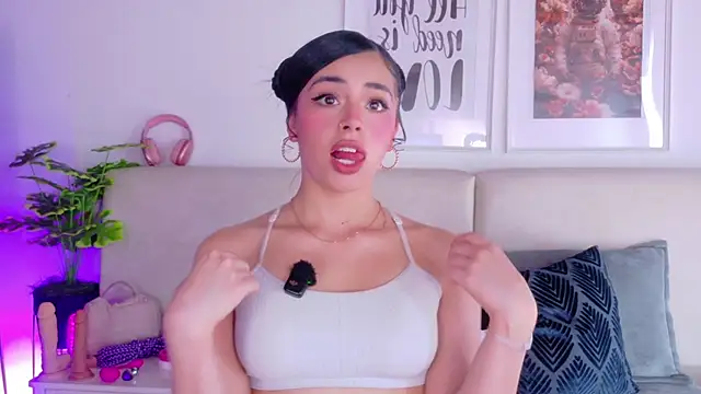 SaritaBratz online show from April 2026 08:49:01 PM