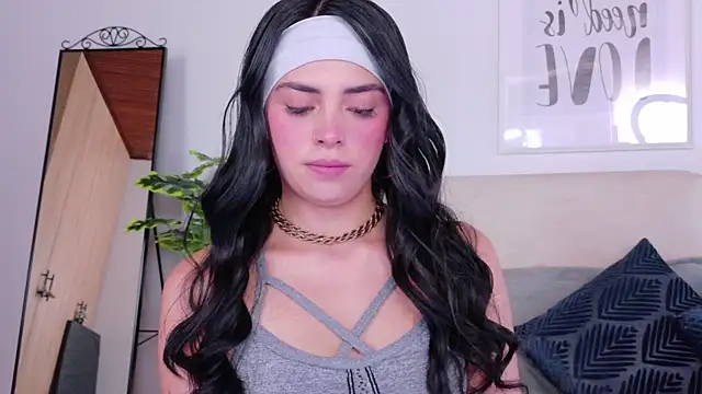 SaritaBratz online show from November 2025 08:09:02 PM