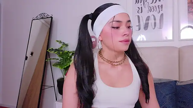 SaritaBratz online show from December 2025 10:35:02 PM