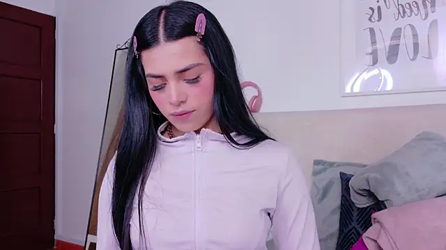 SaritaBratz online show from November 2025 08:34:01 PM