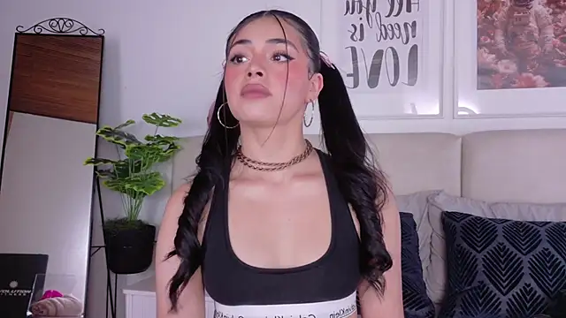 SaritaBratz online show from February 2026 08:52:02 PM