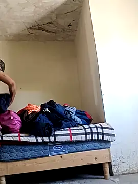 Snapshot of Flomi13 chatting on March 2026 06:04:01 PM Flomi13 online show from March 2026 06:04:01 PM