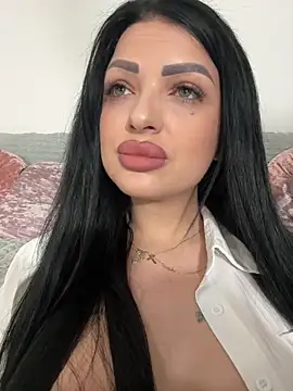 Snapshot of IrisRossie chatting on May 2026 05:37:02 AM IrisRossie online show from May 2026 05:37:02 AM