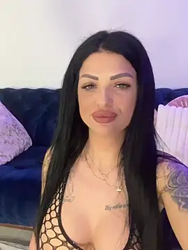 Snapshot of IrisRossie chatting on May 2026 05:00:01 AM IrisRossie online show from May 2026 05:00:01 AM