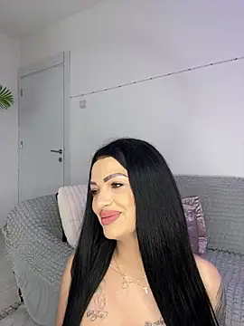 Snapshot of IrisRossie chatting on May 2026 05:14:01 AM IrisRossie online show from May 2026 05:14:01 AM