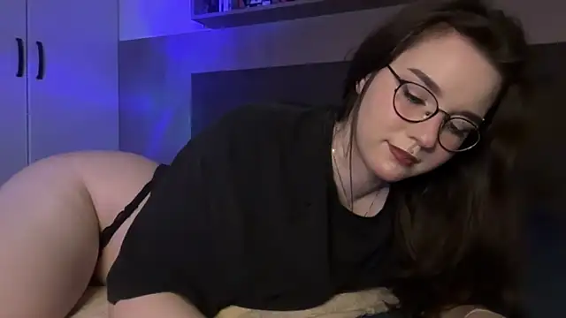 Snapshot of BeeBlossom chatting on March 2025 12:40:02 AM BeeBlossom online show from March 2025 12:40:02 AM