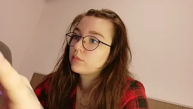 Snapshot of BeeBlossom chatting on November 2025 03:23:01 PM BeeBlossom online show from November 2025 03:23:01 PM