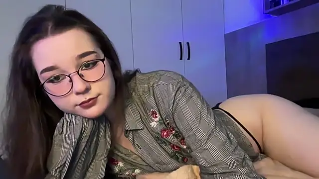 Snapshot of BeeBlossom chatting on March 2025 03:53:02 PM BeeBlossom online show from March 2025 03:53:02 PM