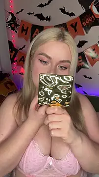 April Vancee online show from October 2025 01:00:01 PM