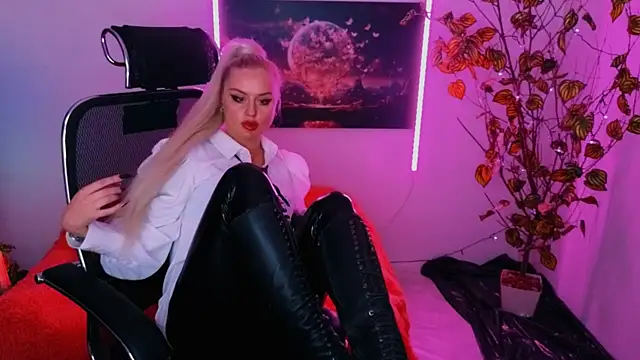 Snapshot of Miss_Alice_Silver chatting on October 2025 10:00:02 PM Miss Alice Silver online show from October 2025 10:00:02 PM