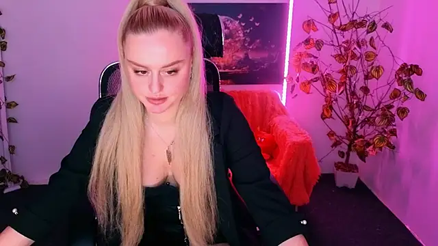 Miss Alice Silver online show from November 2025 05:05:01 PM