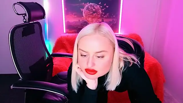 Snapshot of Miss_Alice_Silver chatting on September 2025 08:14:01 PM Miss Alice Silver online show from September 2025 08:14:01 PM